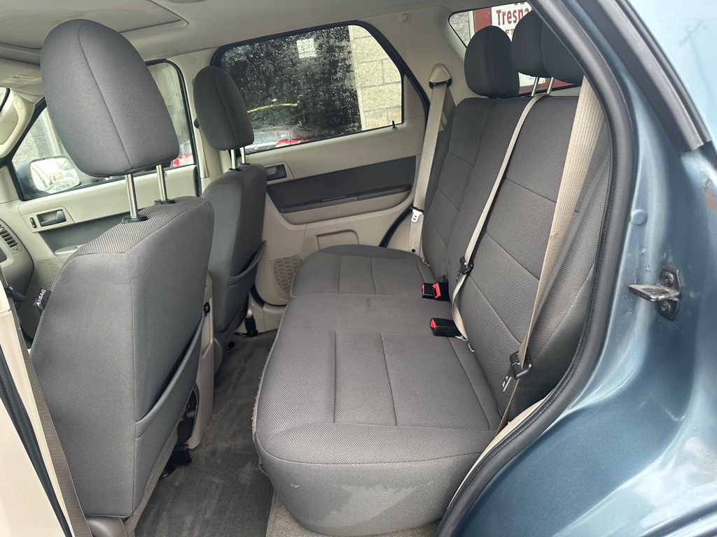 Photo 8 of this FORD ESCAPE