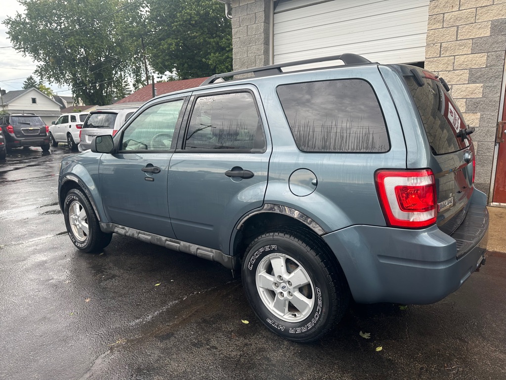 Photo 5 of this FORD ESCAPE