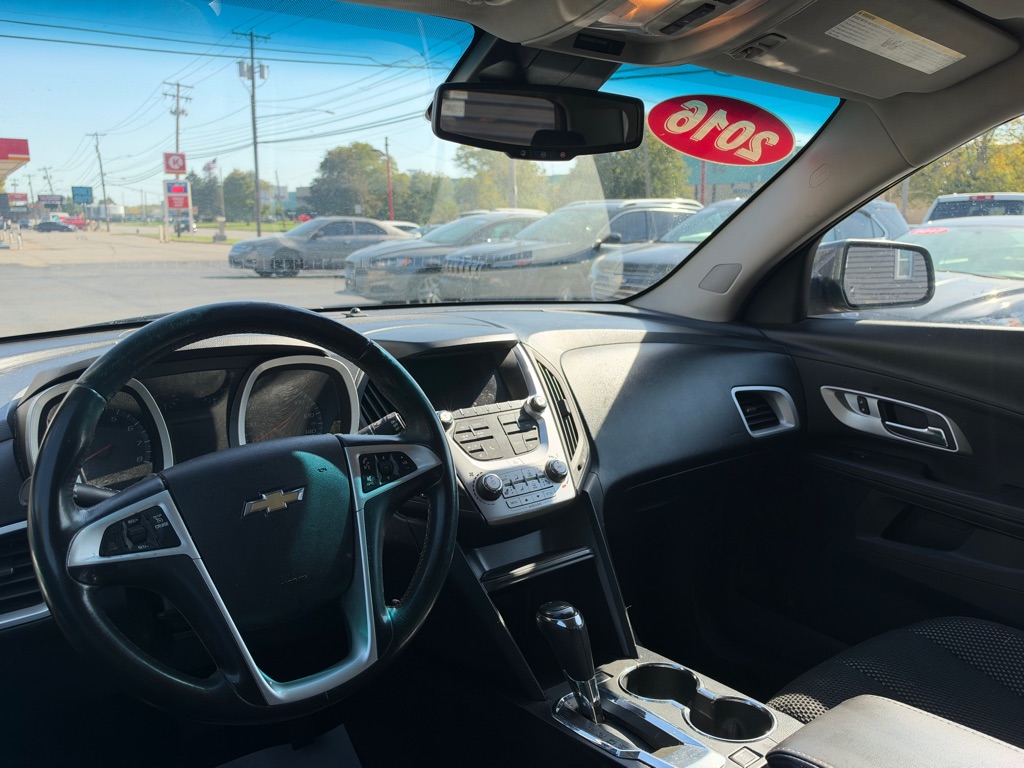 Photo 8 of this CHEVROLET EQUINOX