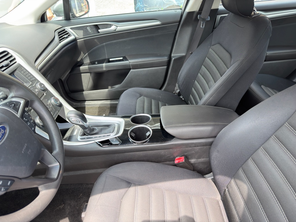 Photo 11 of this FORD FUSION