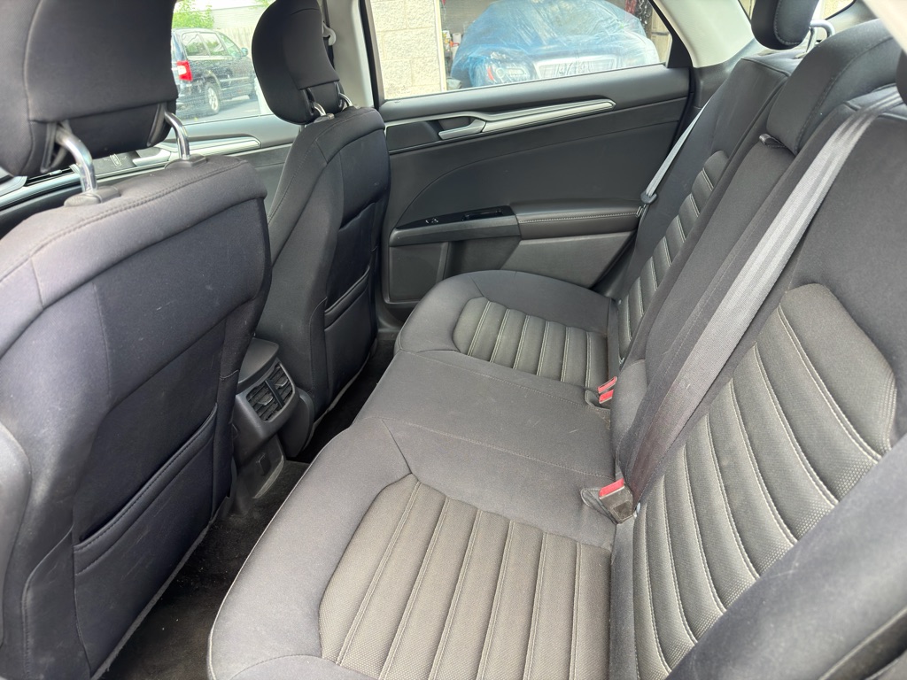 Photo 10 of this FORD FUSION