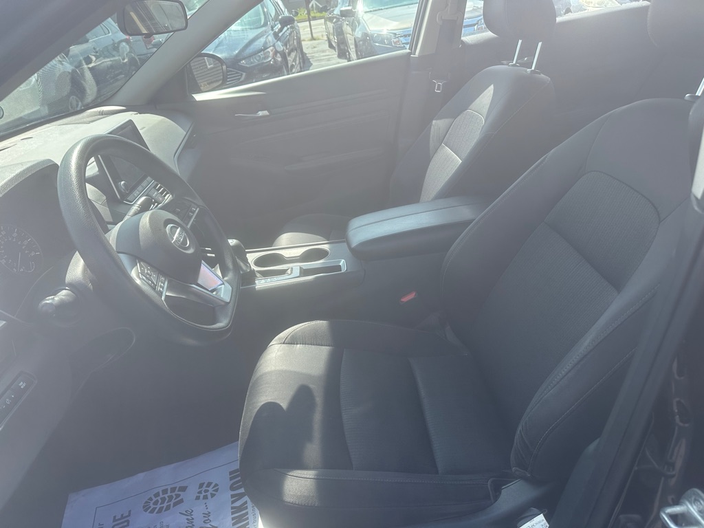Photo 10 of this NISSAN ALTIMA