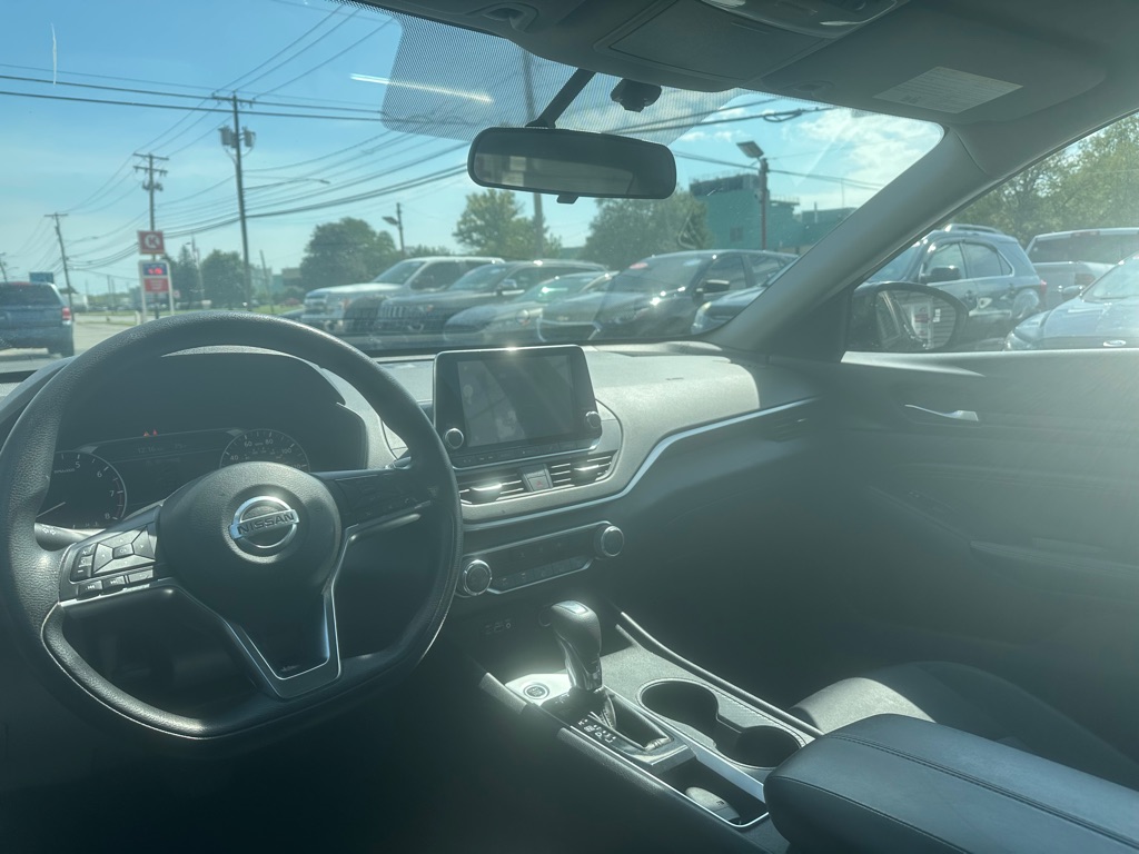 Photo 9 of this NISSAN ALTIMA
