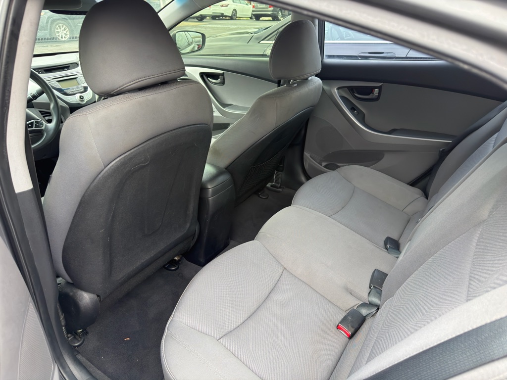 Photo 10 of this HYUNDAI ELANTRA
