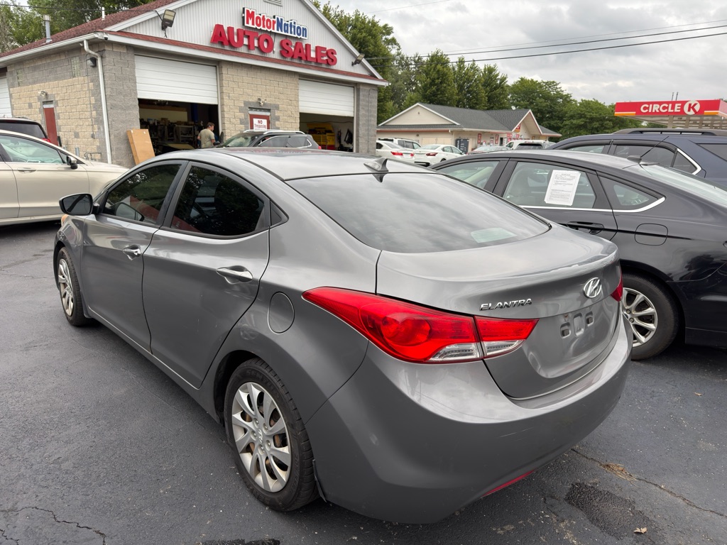 Photo 8 of this HYUNDAI ELANTRA