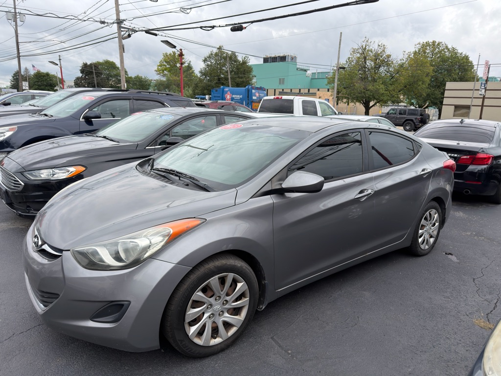 Photo 4 of this HYUNDAI ELANTRA