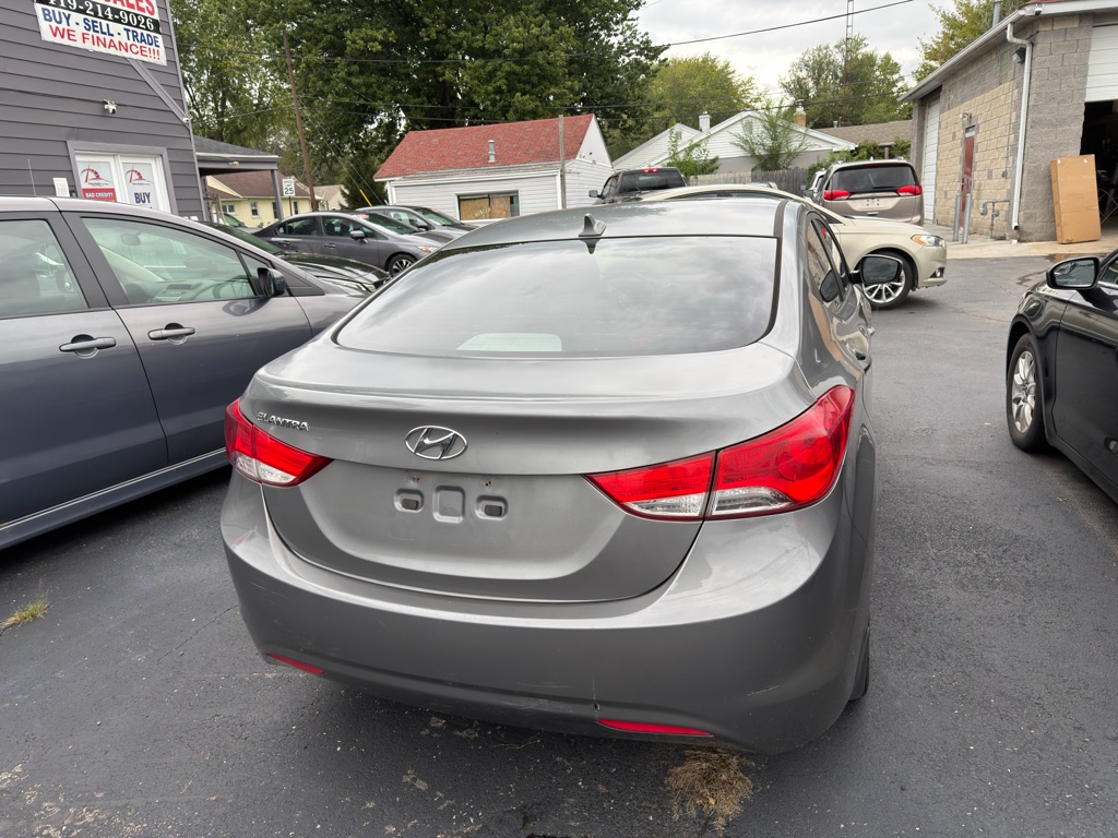 Photo 7 of this HYUNDAI ELANTRA
