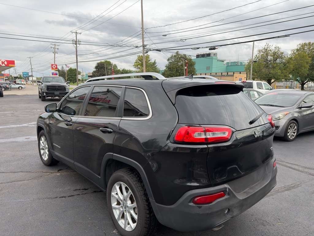 Photo 7 of this JEEP CHEROKEE