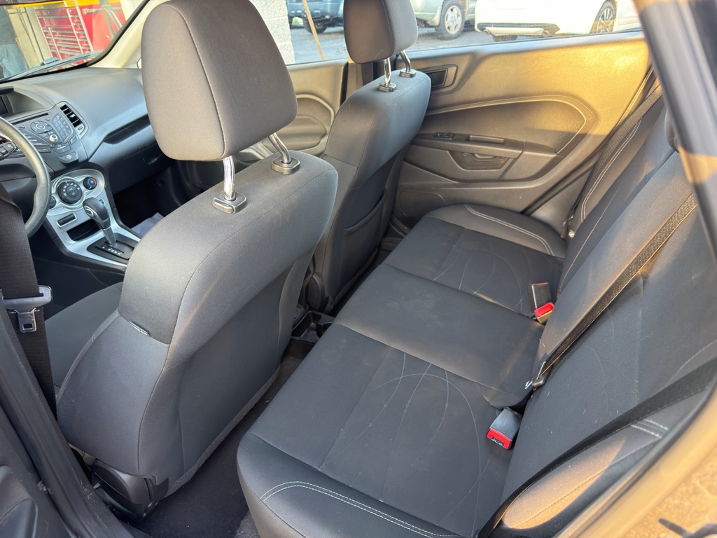 Photo 9 of this FORD FIESTA