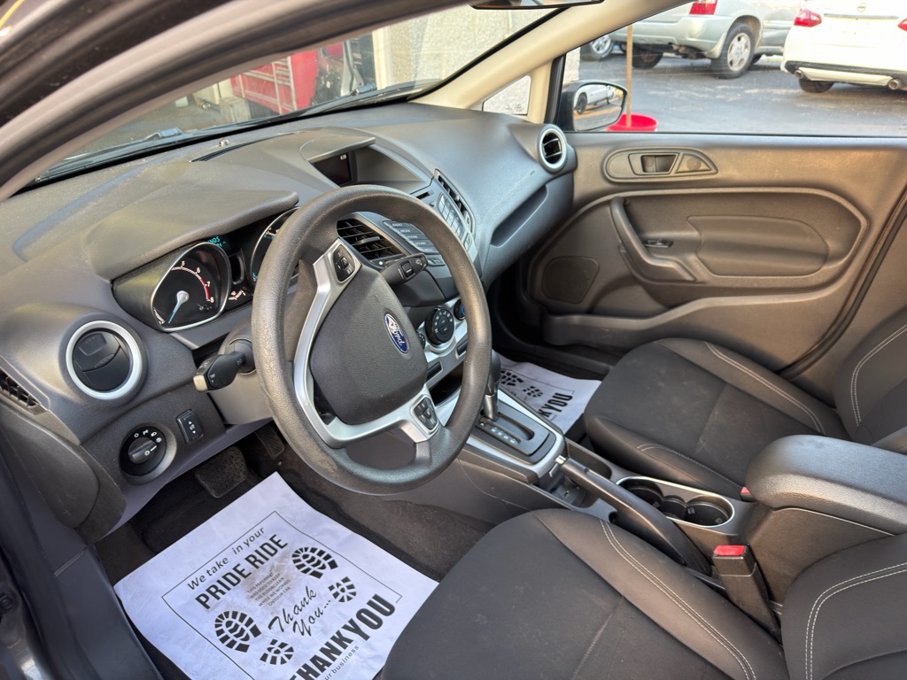 Photo 8 of this FORD FIESTA