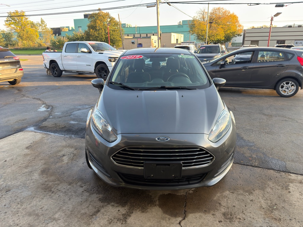 Photo 3 of this FORD FIESTA