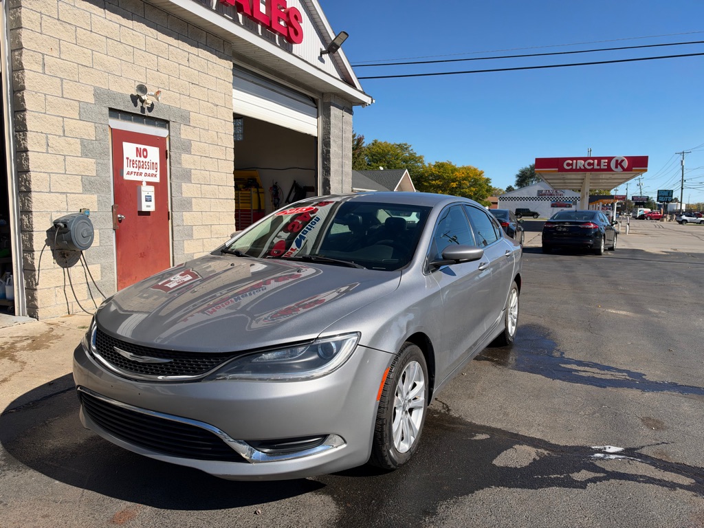 Photo 3 of this CHRYSLER 200