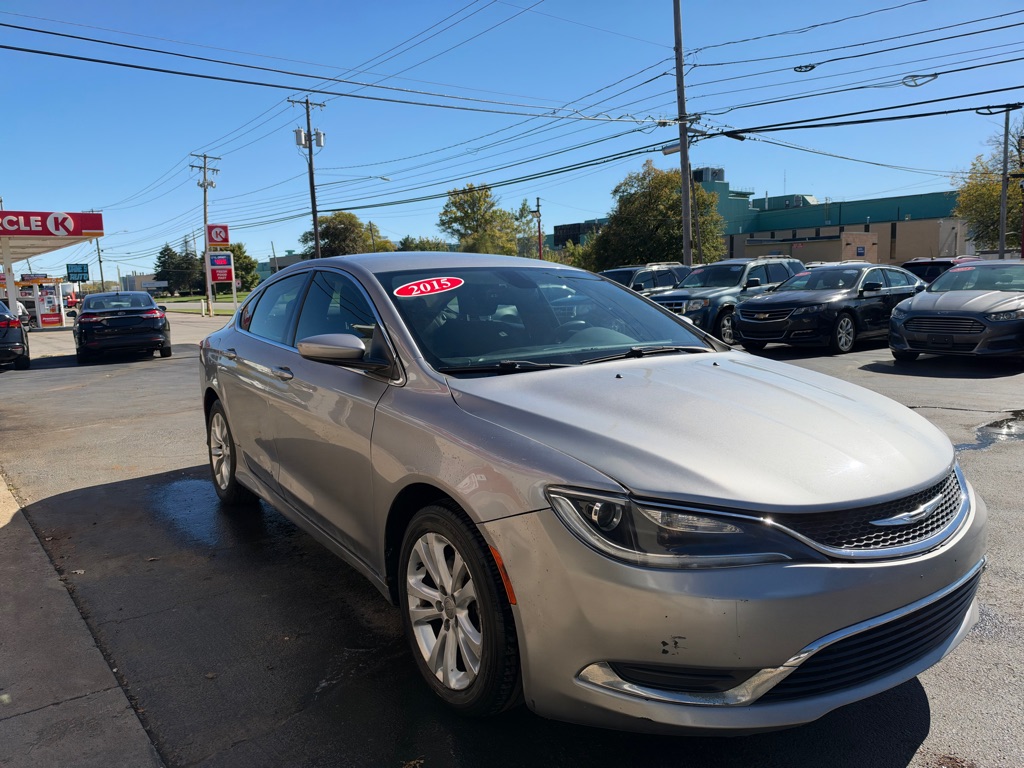 Photo 2 of this CHRYSLER 200