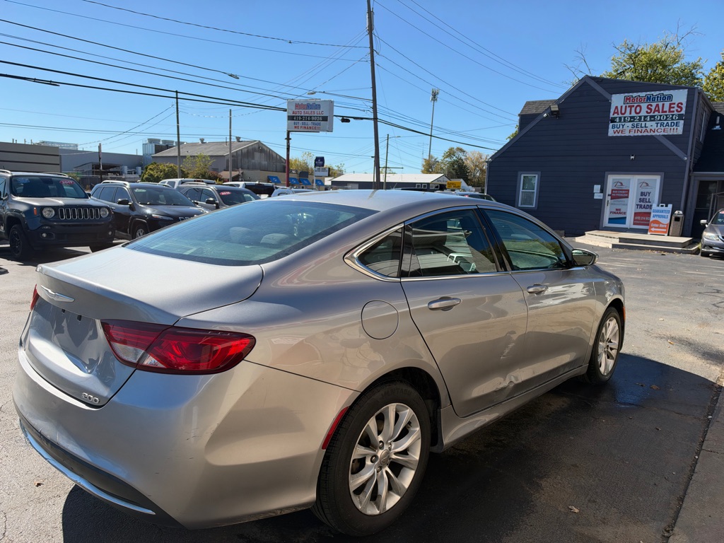 Photo 5 of this CHRYSLER 200