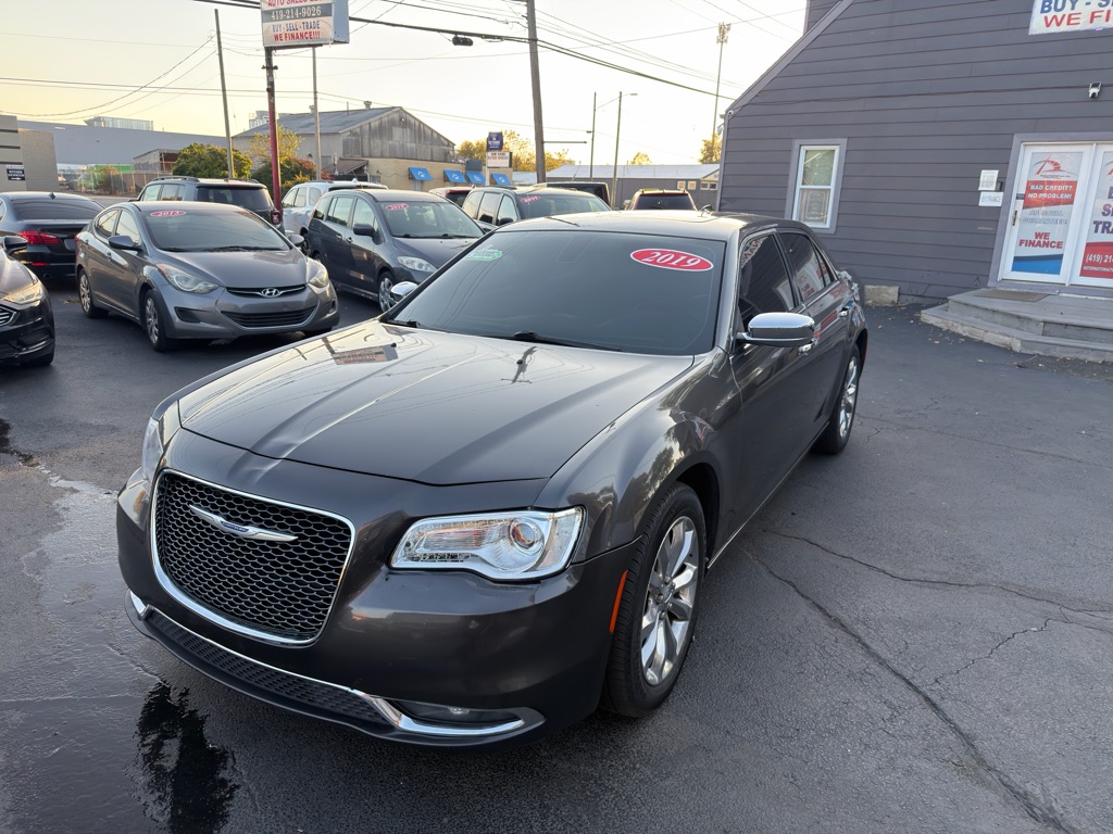 Photo 2 of this CHRYSLER 300