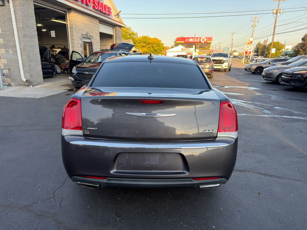 Photo 6 of this CHRYSLER 300
