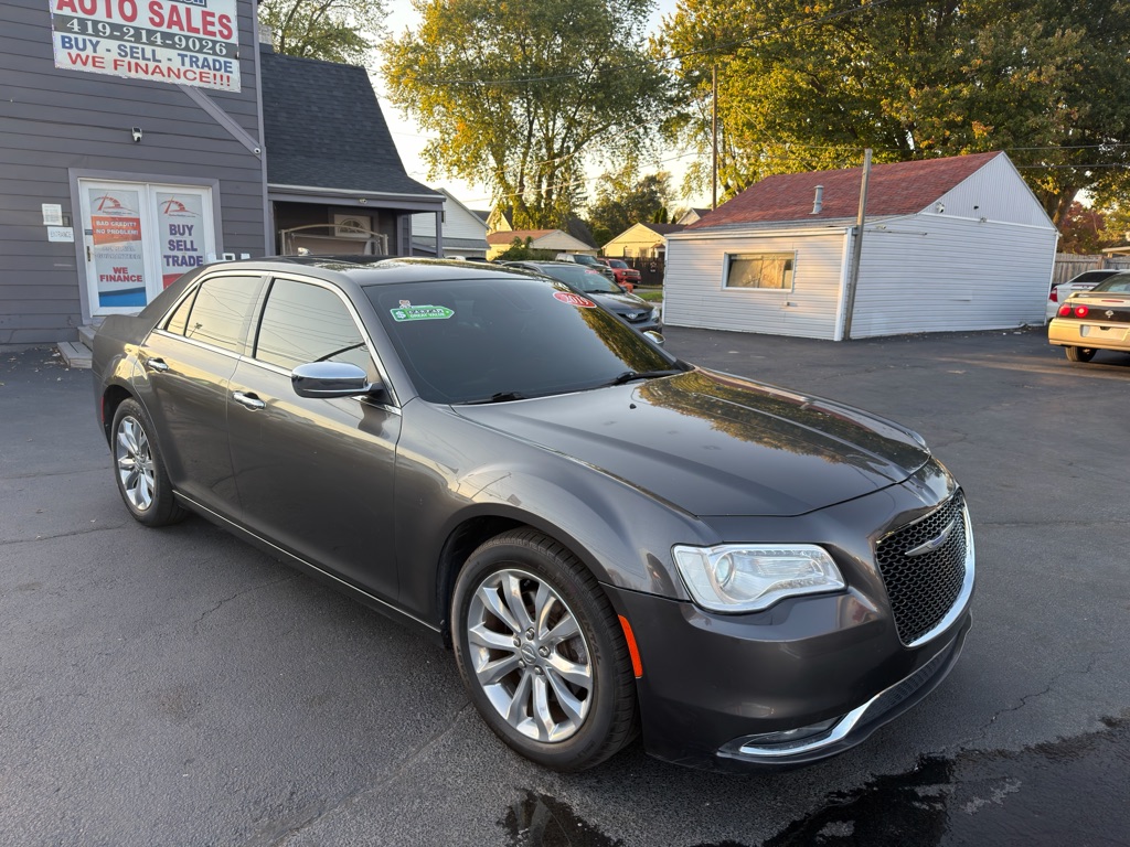 Photo 4 of this CHRYSLER 300