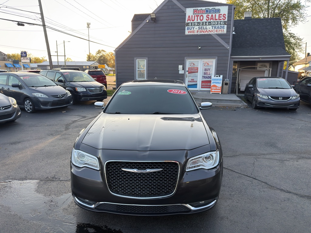 Photo 3 of this CHRYSLER 300