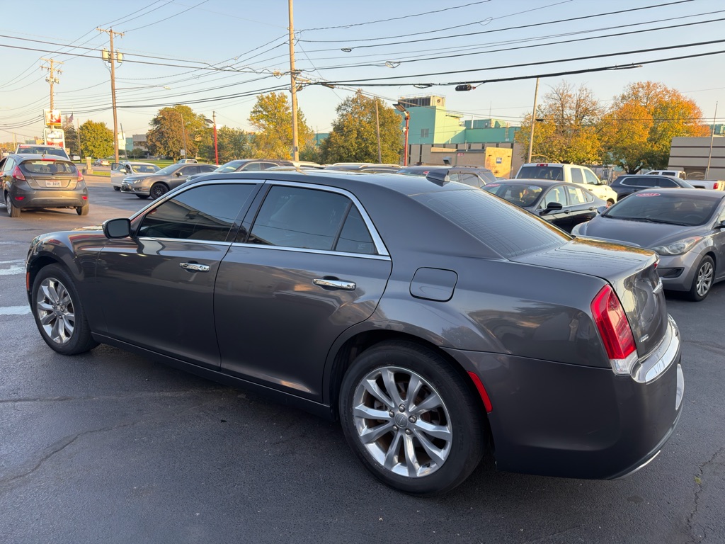 Photo 7 of this CHRYSLER 300
