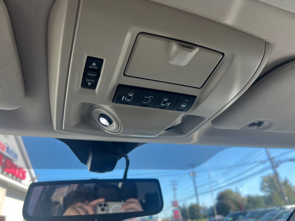 Photo 10 of this CHRYSLER TOWN AND COUNTR