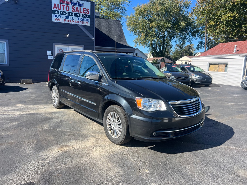 Photo 2 of this CHRYSLER TOWN AND COUNTR