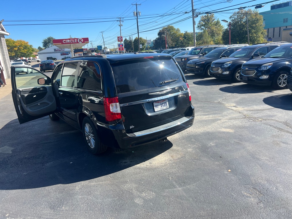 Photo 3 of this CHRYSLER TOWN AND COUNTR