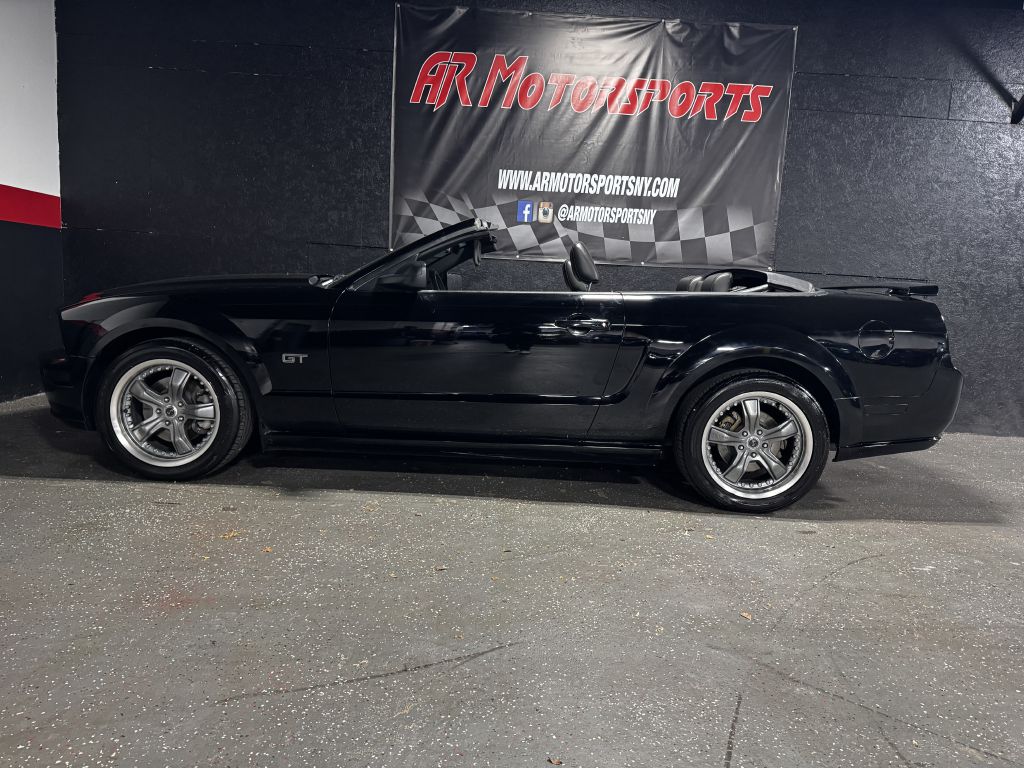 2005 Ford Mustang GT, photo 2