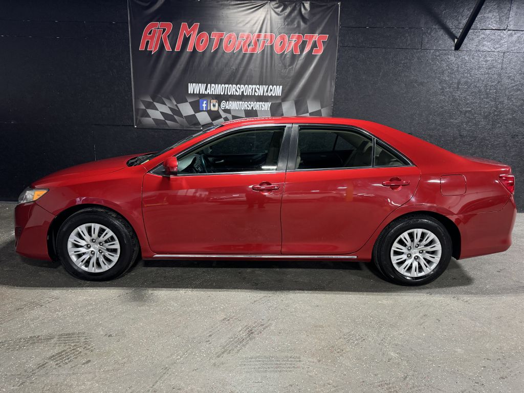 2013 Toyota Camry LE, photo 2
