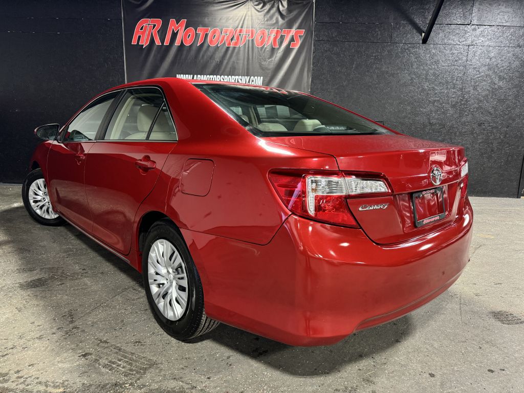 2013 Toyota Camry LE, photo 3