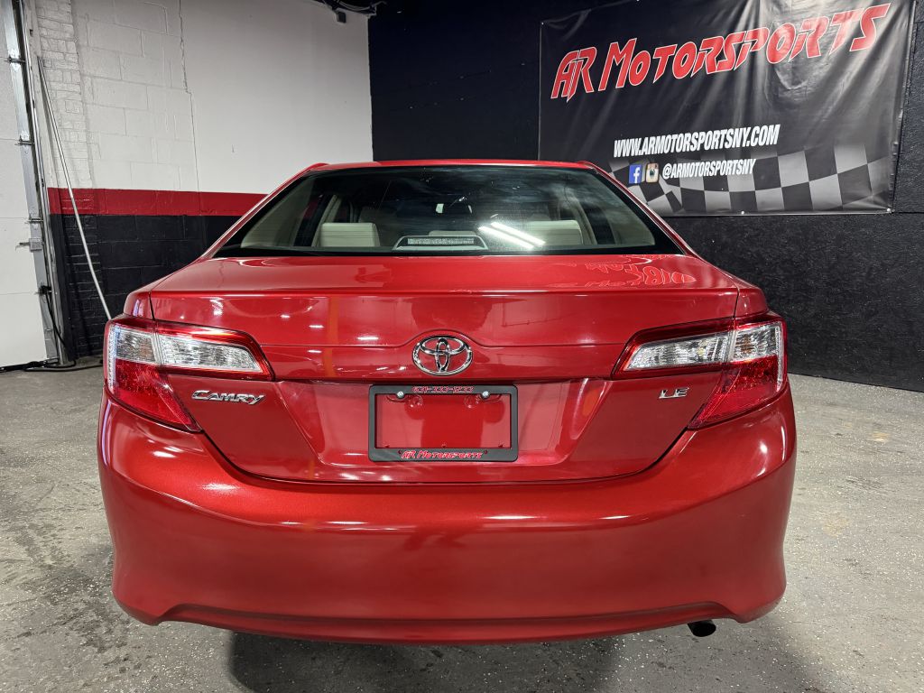 2013 Toyota Camry LE, photo 4