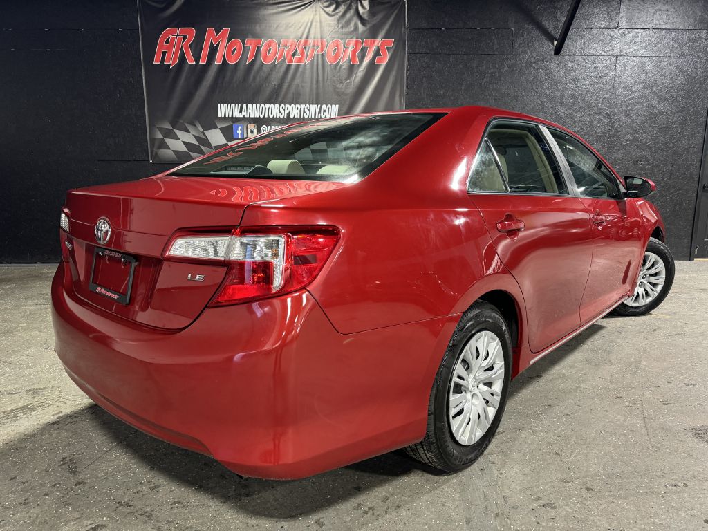 2013 Toyota Camry LE, photo 5