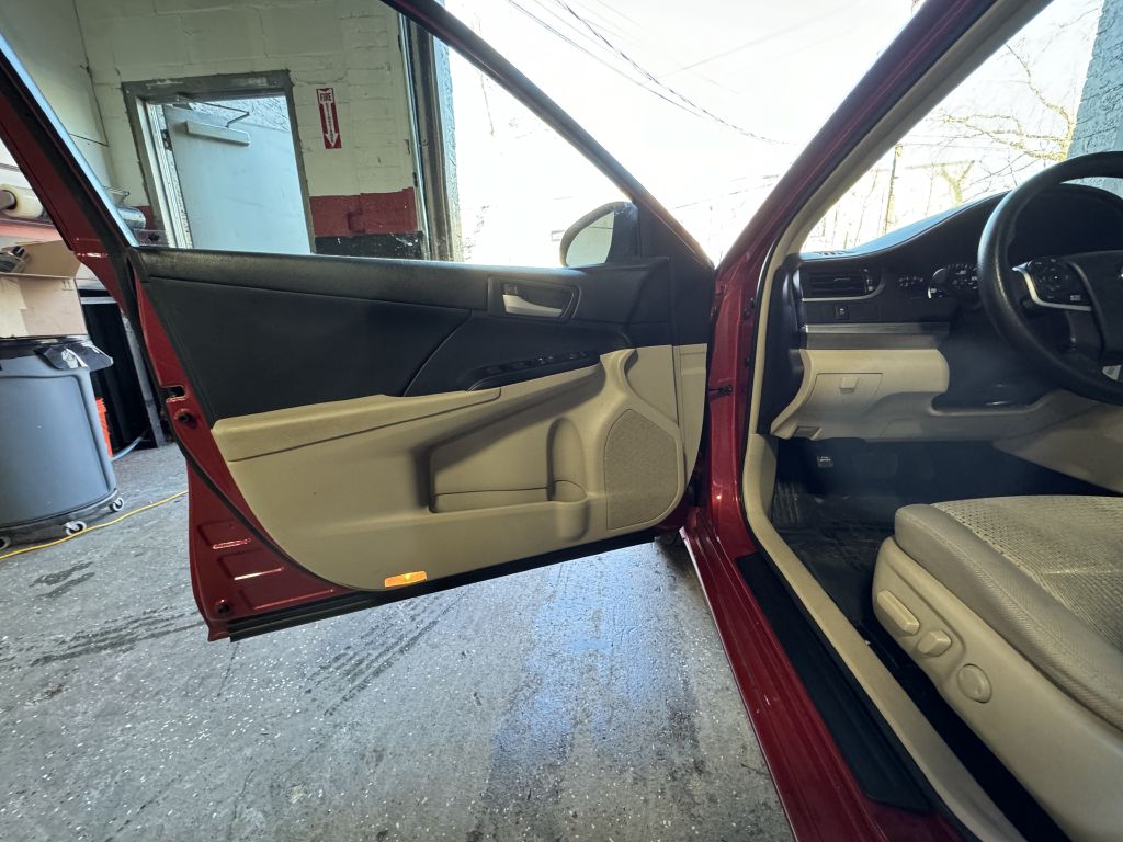 2013 Toyota Camry LE, photo 12