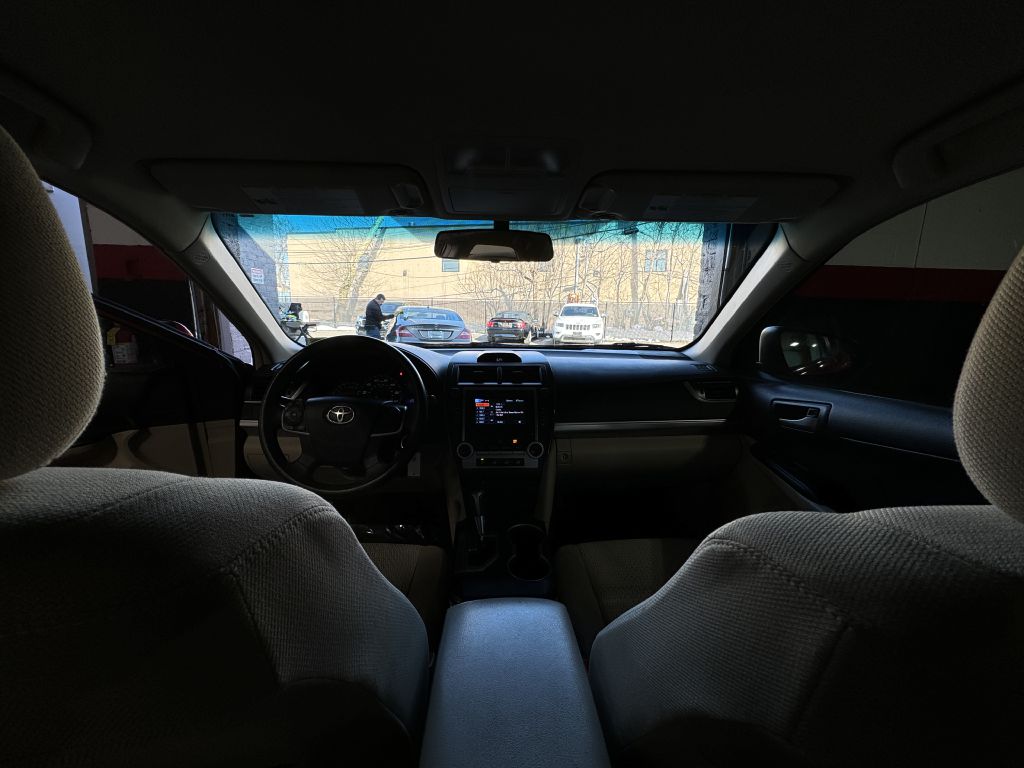 2013 Toyota Camry LE, photo 13