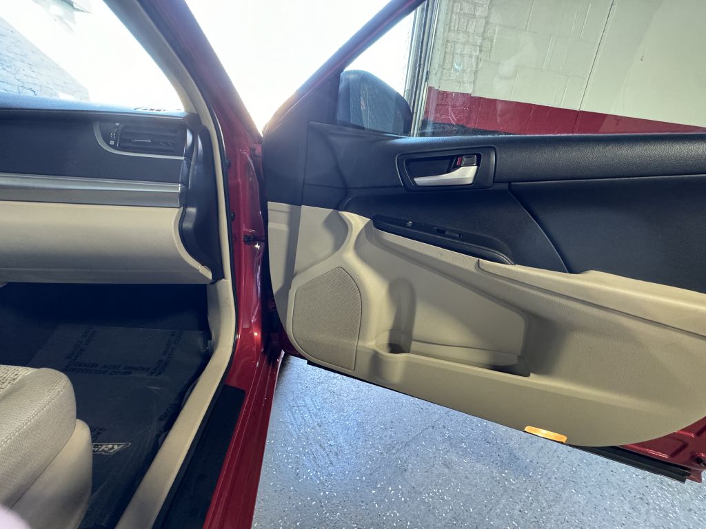 2013 Toyota Camry LE, photo 16