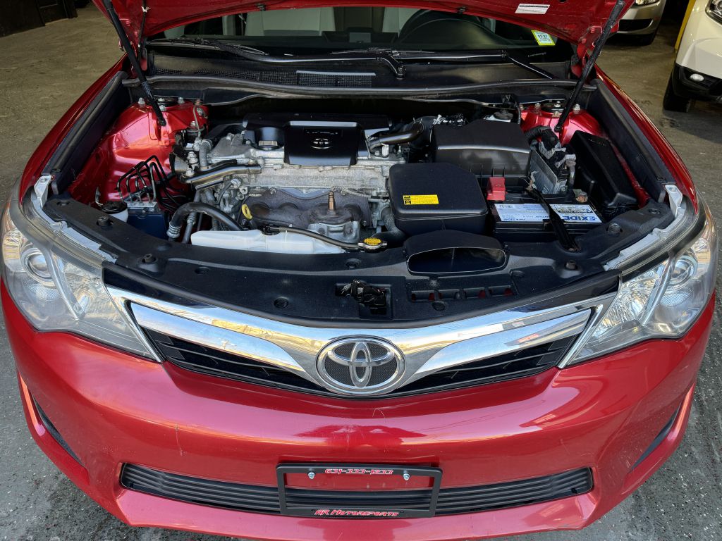 2013 Toyota Camry LE, photo 9