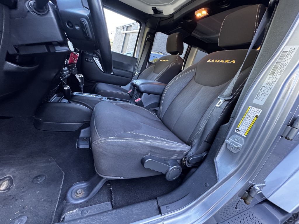 2015 Jeep Wrangler Unlimited Sahara, photo 9