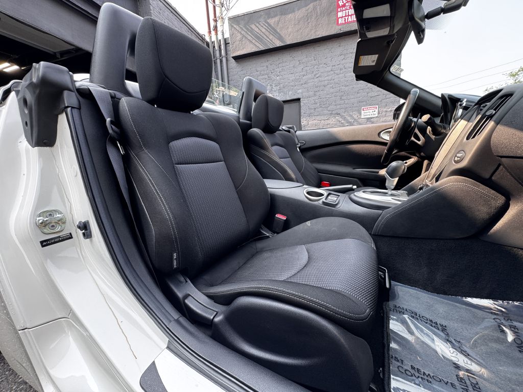 2015 Nissan 370Z, photo 15