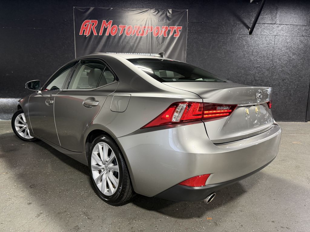 2016 Lexus IS 300, photo 3
