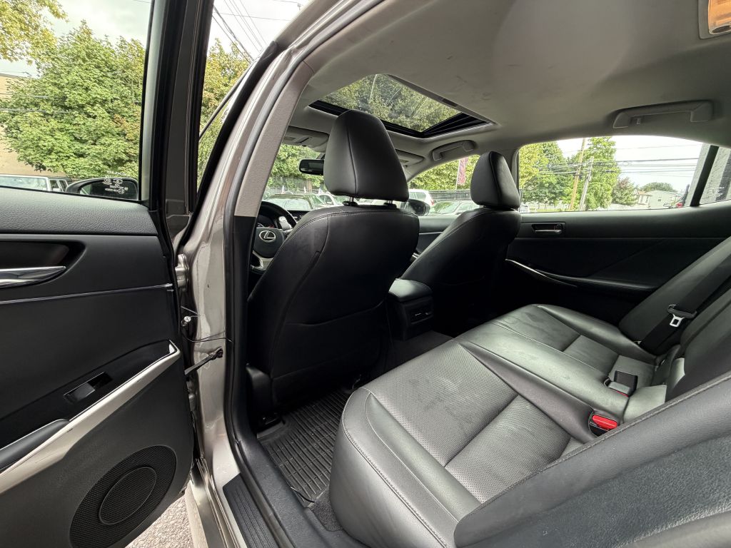 2016 Lexus IS 300, photo 13