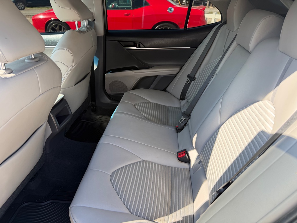 Photo 9 of this TOYOTA CAMRY
