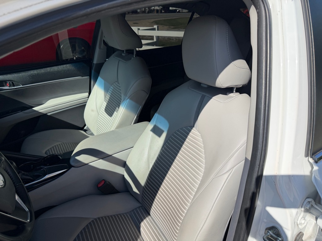 Photo 8 of this TOYOTA CAMRY
