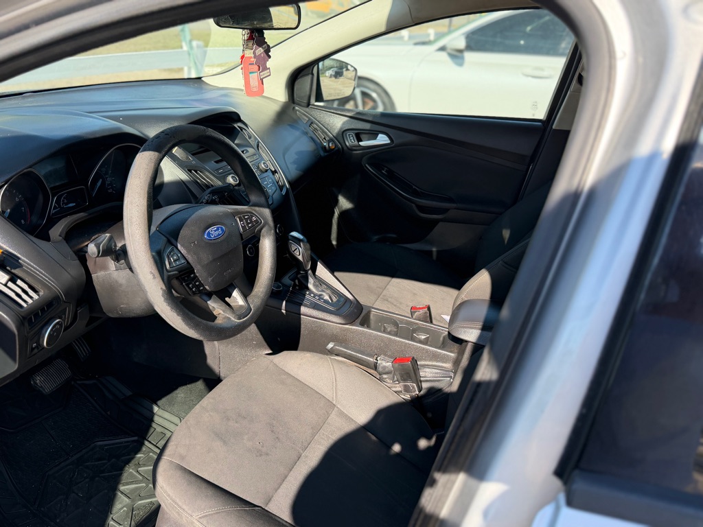 Photo 8 of this FORD FOCUS