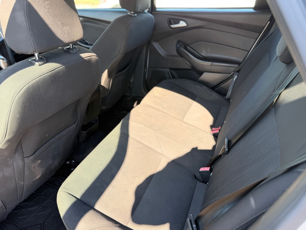 Photo 9 of this FORD FOCUS