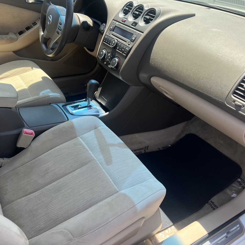 Photo 10 of this NISSAN ALTIMA