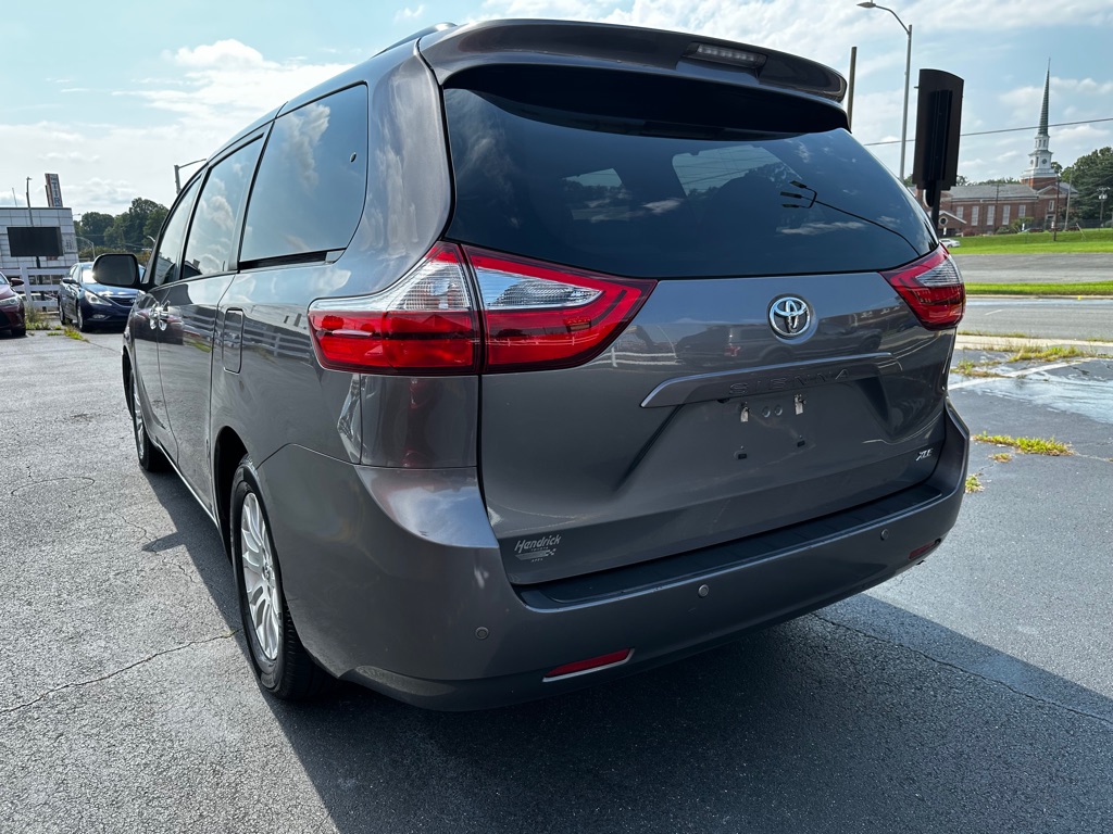 Photo 5 of this TOYOTA SIENNA
