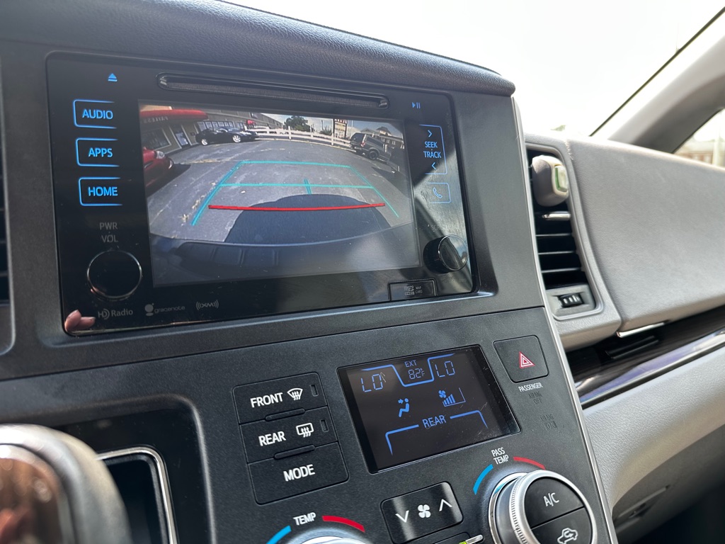 Photo 17 of this TOYOTA SIENNA