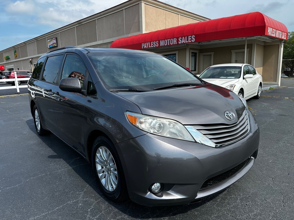 2017 TOYOTA SIENNA