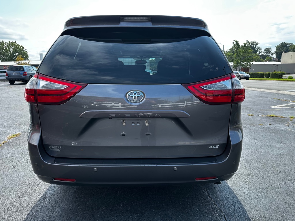 Photo 6 of this TOYOTA SIENNA
