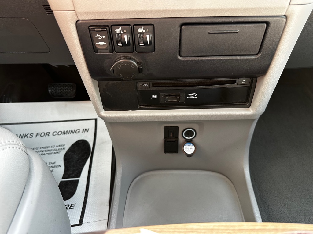 Photo 19 of this TOYOTA SIENNA