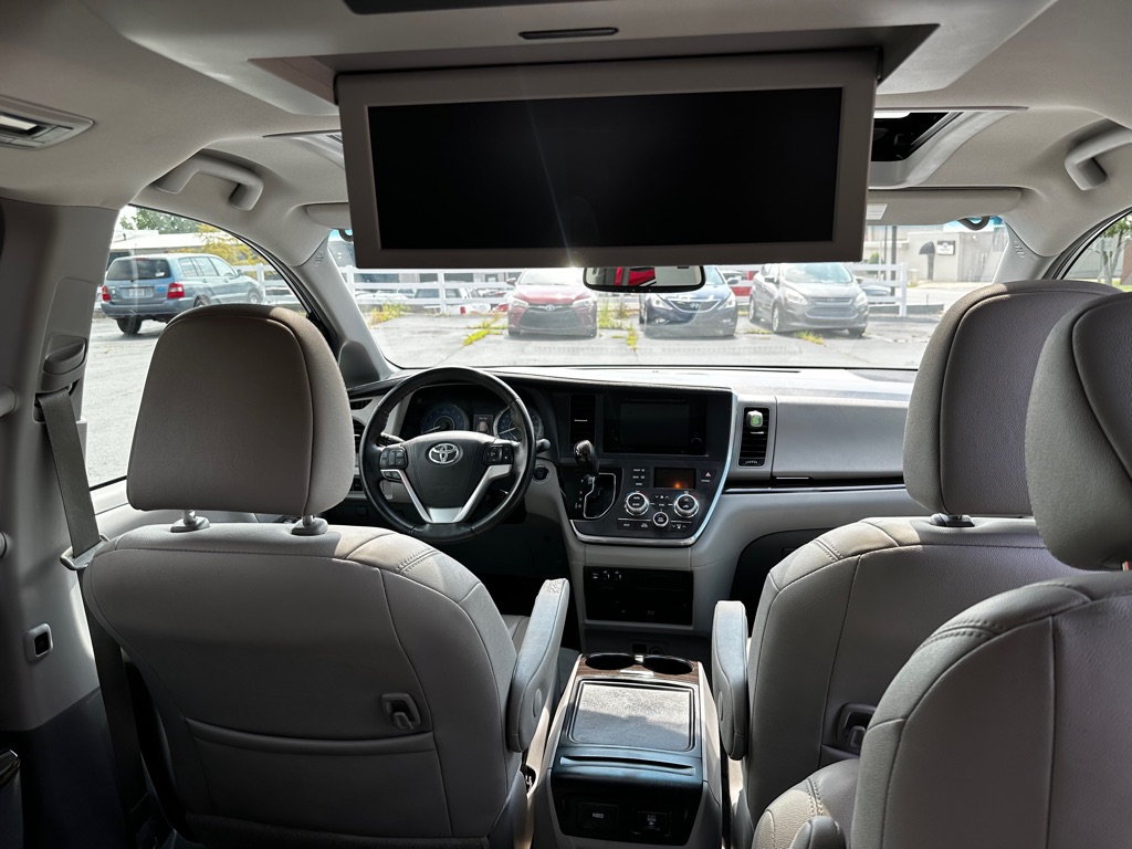 Photo 13 of this TOYOTA SIENNA